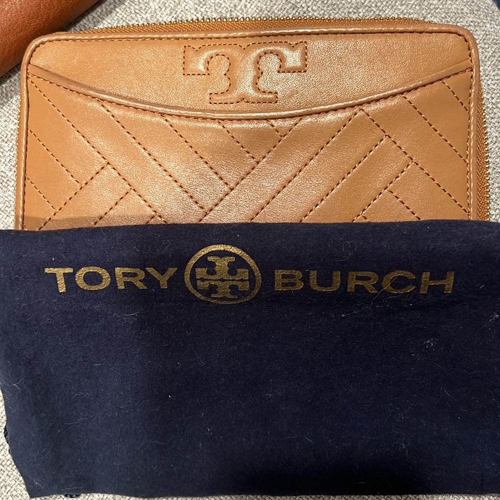 Tory Burch wallet